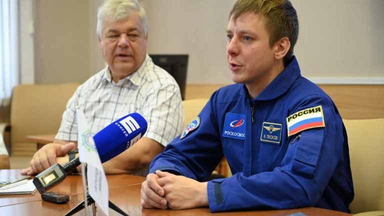 Выпускника Иркутского авиаучилища на космической орбите сменит красноярец